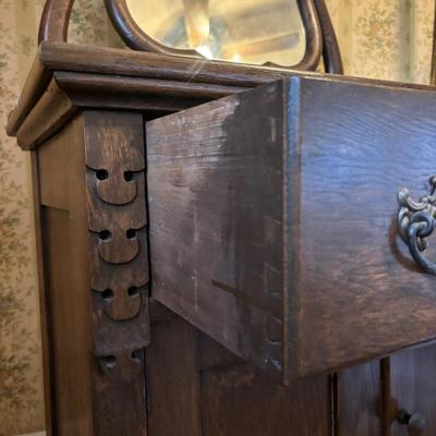LOT 275: Antique Oak Dresser/Washstand