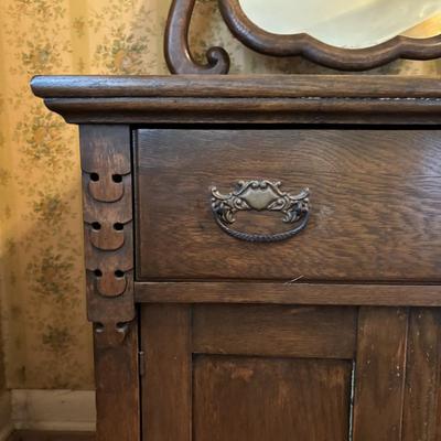 LOT 275: Antique Oak Dresser/Washstand