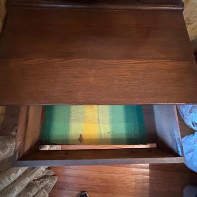 LOT 275: Antique Oak Dresser/Washstand