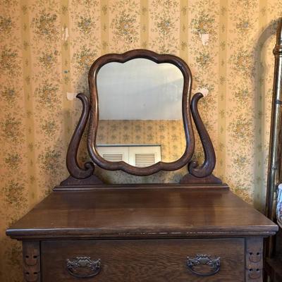 LOT 275: Antique Oak Dresser/Washstand