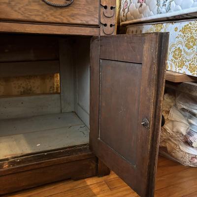LOT 275: Antique Oak Dresser/Washstand