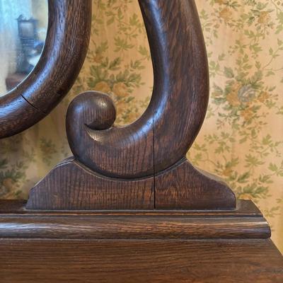 LOT 275: Antique Oak Dresser/Washstand