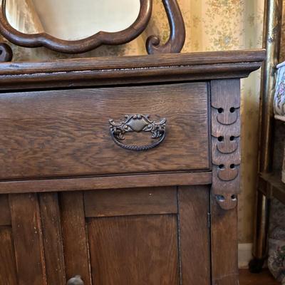 LOT 275: Antique Oak Dresser/Washstand