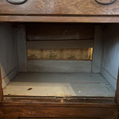 LOT 275: Antique Oak Dresser/Washstand