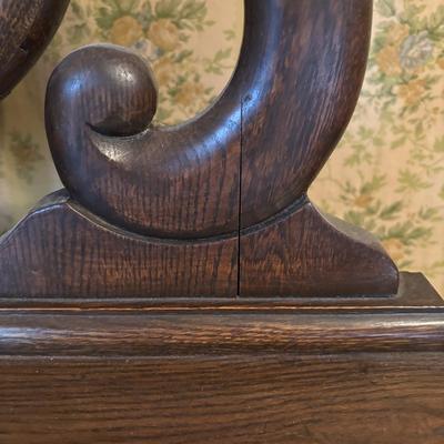 LOT 275: Antique Oak Dresser/Washstand