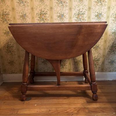 LOT 276: Antique Country Drop Leaf Accent Table, Haddon Products, Inc. "Home Sweet Home" Table Clock & More