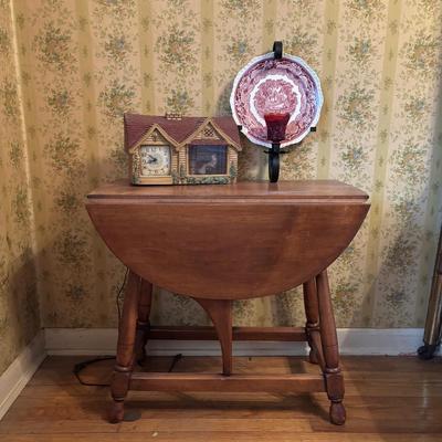 LOT 276: Antique Country Drop Leaf Accent Table, Haddon Products, Inc. "Home Sweet Home" Table Clock & More