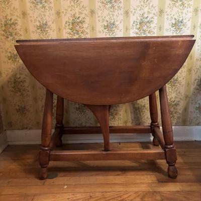 LOT 276: Antique Country Drop Leaf Accent Table, Haddon Products, Inc. "Home Sweet Home" Table Clock & More