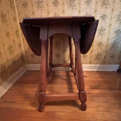 LOT 276: Antique Country Drop Leaf Accent Table, Haddon Products, Inc. "Home Sweet Home" Table Clock & More