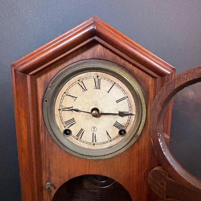 LOT 279: Antique E Ingraham Co. Doric Shelf/Mantle Clock