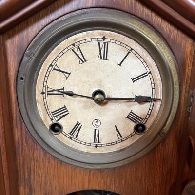 LOT 279: Antique E Ingraham Co. Doric Shelf/Mantle Clock