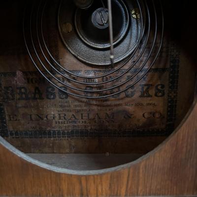 LOT 279: Antique E Ingraham Co. Doric Shelf/Mantle Clock