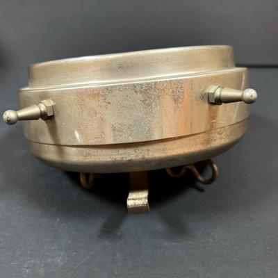 LOT 283: Vintage Wind-Up Alarm Clock: Westclox Big Ben, Ward's Old Reliable and 1879 Edison Lamp Replica