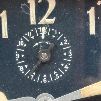 LOT 283: Vintage Wind-Up Alarm Clock: Westclox Big Ben, Ward's Old Reliable and 1879 Edison Lamp Replica