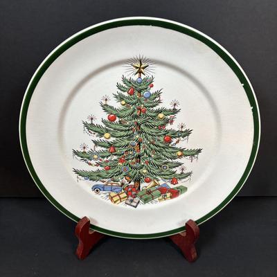 LOT 286: Vintage Relpo Christmas Holly Girl Figurine Planter, Angel Figurines, Spaghetti Santa & Mrs. Claus Salt/Pepper Shakers,...