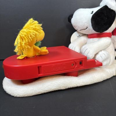 LOT 291: Macy's Christmas Snoopy, Hallmark Polar Express Santa. Hallmark Caroling Snowmen & Swingin" w/Snoopy