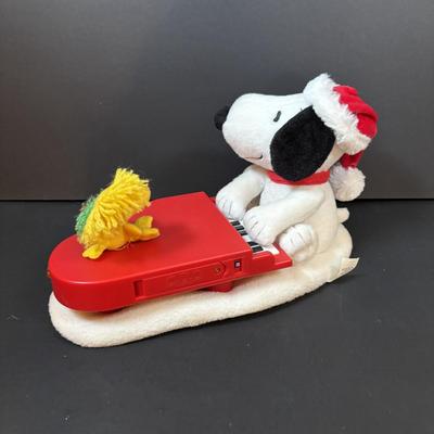 LOT 291: Macy's Christmas Snoopy, Hallmark Polar Express Santa. Hallmark Caroling Snowmen & Swingin" w/Snoopy