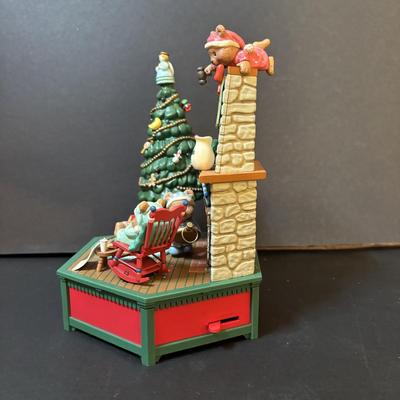 LOT 292: Festivities by Enesco Snowflakes (16), Enesco Small World of Music, Holiday Picture Frames, San Francisco Music Co., Schmid...