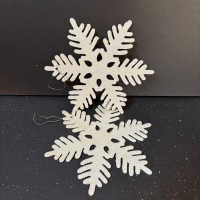 LOT 292: Festivities by Enesco Snowflakes (16), Enesco Small World of Music, Holiday Picture Frames, San Francisco Music Co., Schmid...