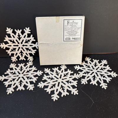 LOT 292: Festivities by Enesco Snowflakes (16), Enesco Small World of Music, Holiday Picture Frames, San Francisco Music Co., Schmid...