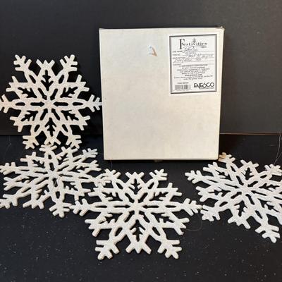 LOT 292: Festivities by Enesco Snowflakes (16), Enesco Small World of Music, Holiday Picture Frames, San Francisco Music Co., Schmid...