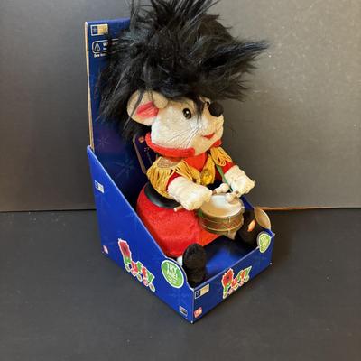 LOT 292: Festivities by Enesco Snowflakes (16), Enesco Small World of Music, Holiday Picture Frames, San Francisco Music Co., Schmid...