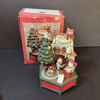 LOT 292: Festivities by Enesco Snowflakes (16), Enesco Small World of Music, Holiday Picture Frames, San Francisco Music Co., Schmid...