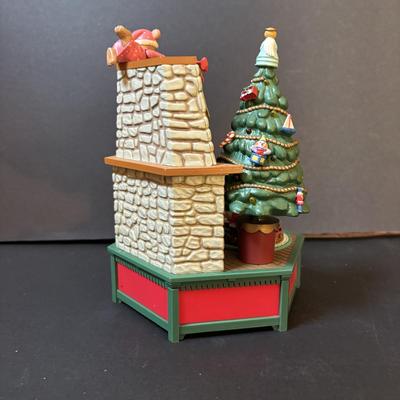 LOT 292: Festivities by Enesco Snowflakes (16), Enesco Small World of Music, Holiday Picture Frames, San Francisco Music Co., Schmid...