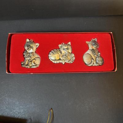 LOT 294: Fancy Feast Holiday Ornaments