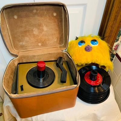 LOT 298: Vintage RCA Victor "Portable" Tube Record Player Model 45-EY-2 with Case and an Assortment of Vintage 45's and...