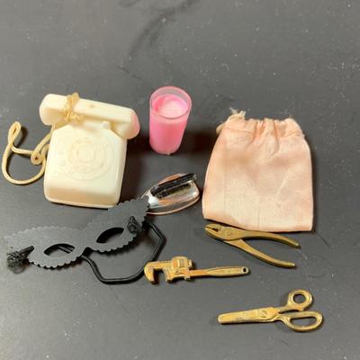 LOT 307: Vintage 1963 Barbie and Midge Travel Pals Doll Case and Barbie Cloths and Assessories Including a American Airline Stewardess...