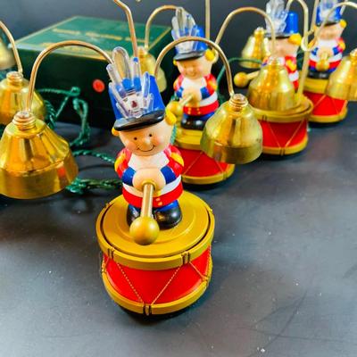 LOT 309: Mr Christmas' Santa's Marching Band with 16 Brass Bells and Plays 35 Christmas Carols in Working Condition with Box