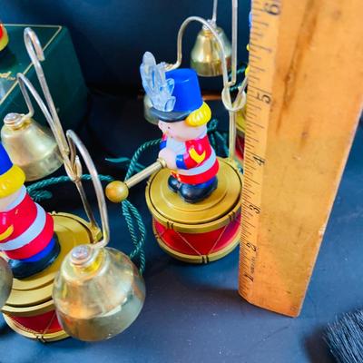 LOT 309: Mr Christmas' Santa's Marching Band with 16 Brass Bells and Plays 35 Christmas Carols in Working Condition with Box