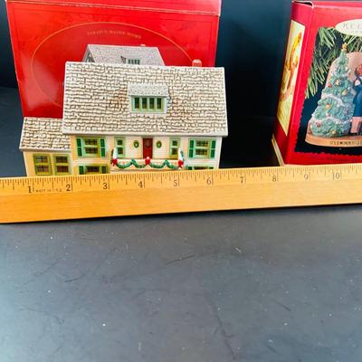 LOT 323: Large Assortment of Hallmark Christmas Ornaments Including I Love Lucy, Peanuts, It's a Wonderful Life and Many More