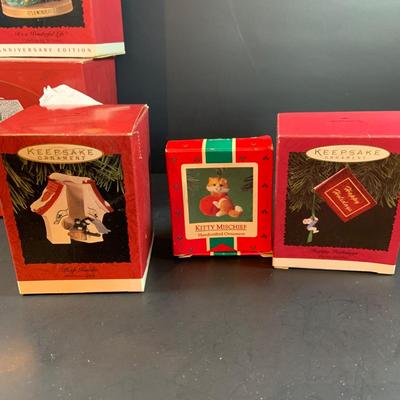 LOT 323: Large Assortment of Hallmark Christmas Ornaments Including I Love Lucy, Peanuts, It's a Wonderful Life and Many More