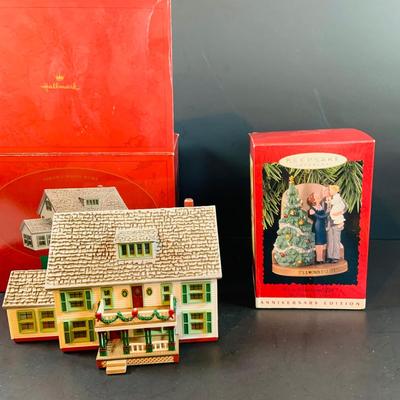 LOT 323: Large Assortment of Hallmark Christmas Ornaments Including I Love Lucy, Peanuts, It's a Wonderful Life and Many More