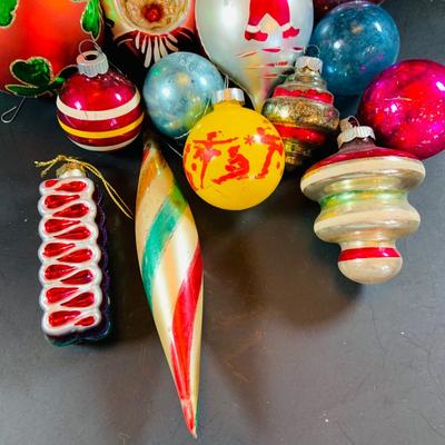 LOT 351: Vintage Collection of Vintage Christmas Glass Bulbs, Ornaments and Beads