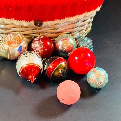 LOT 351: Vintage Collection of Vintage Christmas Glass Bulbs, Ornaments and Beads