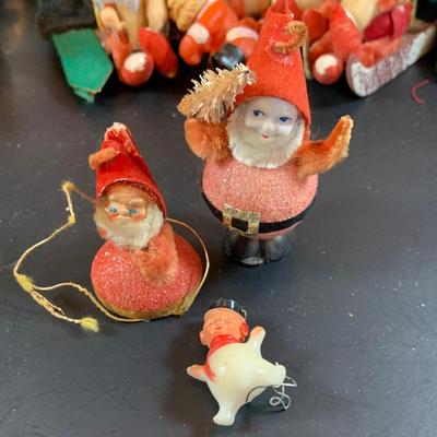 LOT352: A Varied Assortment of Vintage Holiday Ornament, Decorations and More