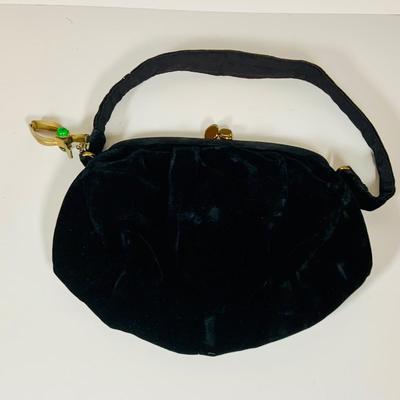 LOT363: Collection of Vintage Handbags, Scarfs and Hankies
