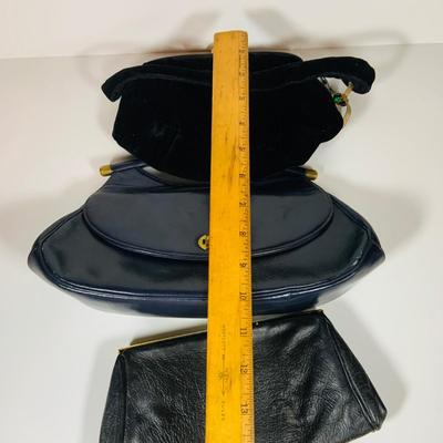 LOT363: Collection of Vintage Handbags, Scarfs and Hankies