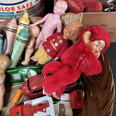 LOT 414: Vintage Toy Collection: Mattel Fanner Gun, Marx Toy Gun, 1953 Kaysam Latex Dog, Sweet Pea Doll, Tinker Toys & More