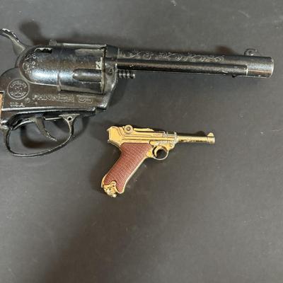 LOT 414: Vintage Toy Collection: Mattel Fanner Gun, Marx Toy Gun, 1953 Kaysam Latex Dog, Sweet Pea Doll, Tinker Toys & More