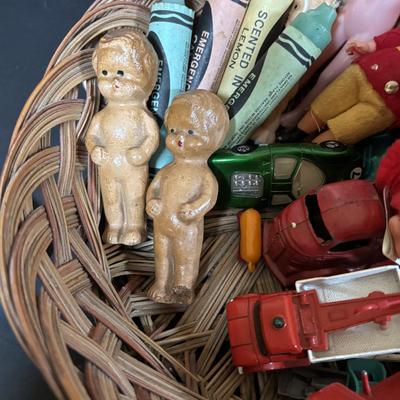 LOT 414: Vintage Toy Collection: Mattel Fanner Gun, Marx Toy Gun, 1953 Kaysam Latex Dog, Sweet Pea Doll, Tinker Toys & More