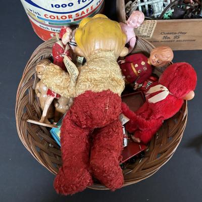 LOT 414: Vintage Toy Collection: Mattel Fanner Gun, Marx Toy Gun, 1953 Kaysam Latex Dog, Sweet Pea Doll, Tinker Toys & More