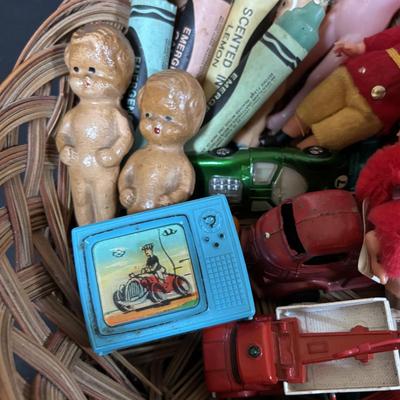 LOT 414: Vintage Toy Collection: Mattel Fanner Gun, Marx Toy Gun, 1953 Kaysam Latex Dog, Sweet Pea Doll, Tinker Toys & More