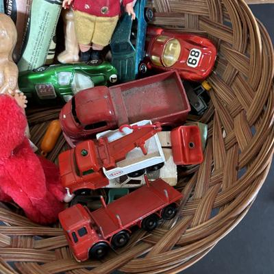 LOT 414: Vintage Toy Collection: Mattel Fanner Gun, Marx Toy Gun, 1953 Kaysam Latex Dog, Sweet Pea Doll, Tinker Toys & More