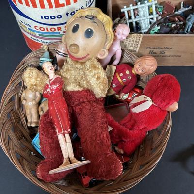 LOT 414: Vintage Toy Collection: Mattel Fanner Gun, Marx Toy Gun, 1953 Kaysam Latex Dog, Sweet Pea Doll, Tinker Toys & More