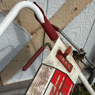 LOT 2: Little Wonder Deluxe Petrol Edge Trimmer