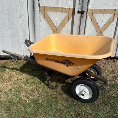 LOT 4S: True Temper Wheelbarrow